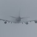Królowa - Boeing 747 znikająca w chmurach.