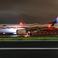 Boeing LOTu w specjalnym Niepodległościowym malowaniu w drodze na pas startowy :)
